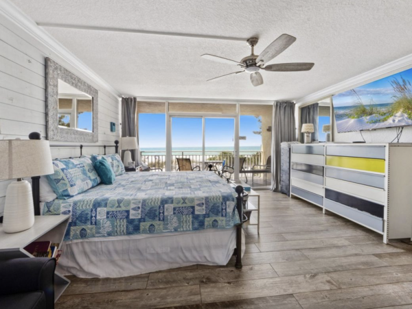 Beachfront Studio Beautiful Gulf Views